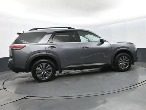 Used 2024 Nissan Pathfinder SV FWD image 4
