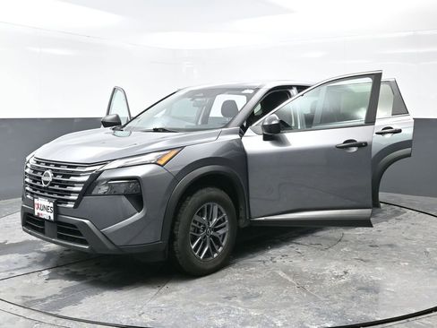 Used 2024 Nissan Rogue S image 58