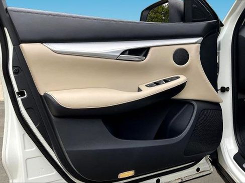 Certified 2019 INFINITI QX50 Luxe w/ Navigation Package AWD/4WD image 19