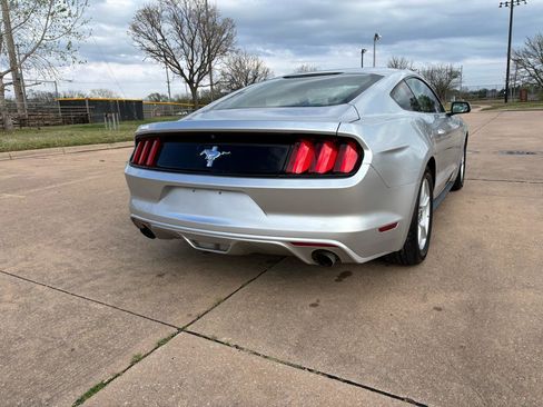 Used 2016 Ford Mustang Coupe RWD image 25