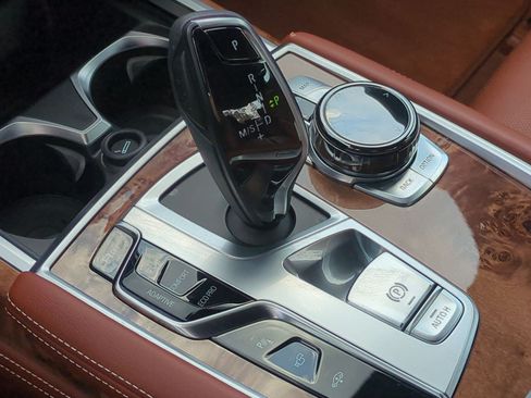 Used 2018 BMW 750i xDrive AWD/4WD image 26