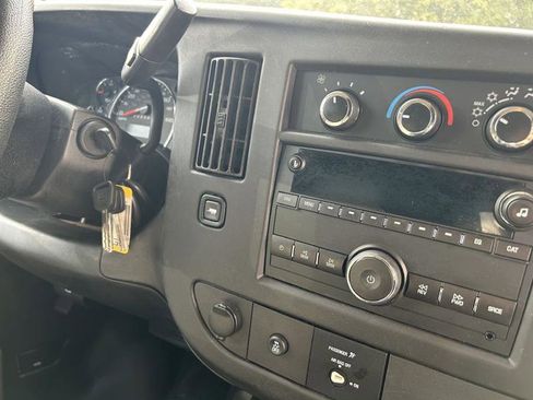 Used 2015 Chevrolet Express 2500 image 11