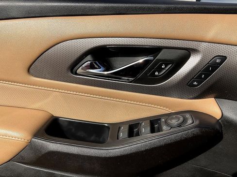 Used 2022 Chevrolet Traverse Premier image 33