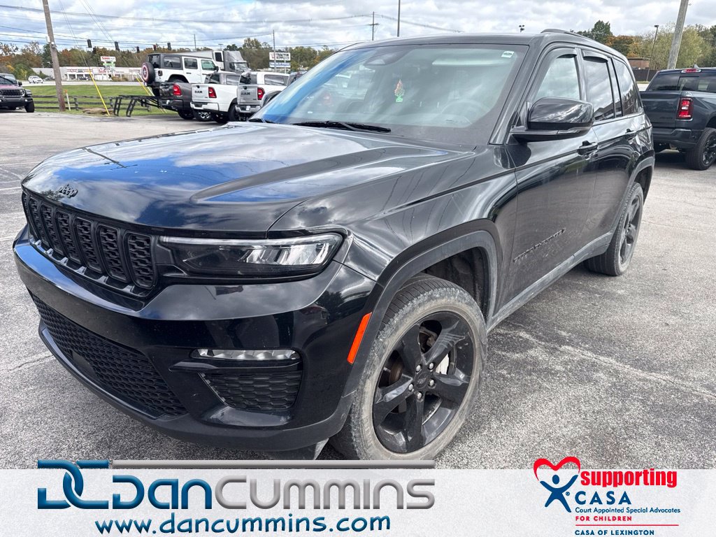 Used 2023 Jeep Grand Cherokee Limited w/ Black Appearance Package AWD/4WD image 1