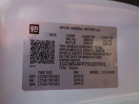 New 2025 Chevrolet Express 2500 Work Van w/ Driver Convenience Package image 28