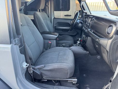 Used 2019 Jeep Wrangler Sport AWD/4WD image 27