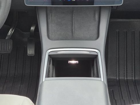 Used 2023 Tesla Model Y Long Range AWD/4WD image 23