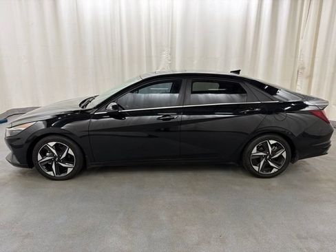 Used 2022 Hyundai Elantra Limited w/ Cargo Package FWD image 3