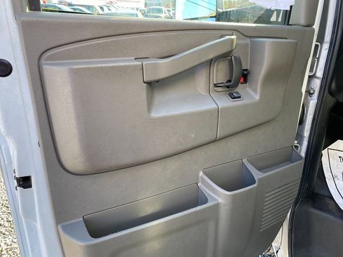 Used 2017 Chevrolet Express 3500 image 11