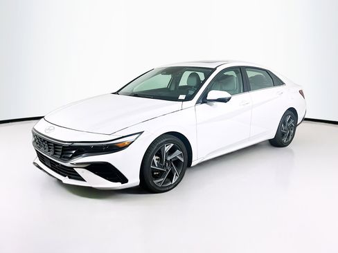 Used 2024 Hyundai Elantra Limited FWD image 3
