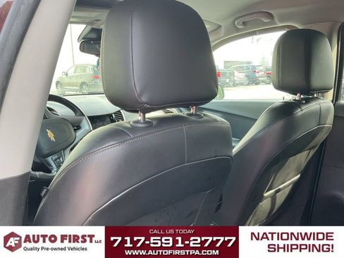 Used 2022 Chevrolet Trax LT w/ Premium Seat Package AWD/4WD image 9