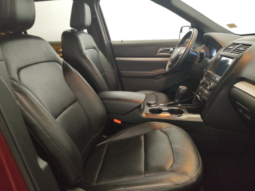 Used 2018 Ford Explorer XLT w/ Equipment Group 202A AWD/4WD image 21