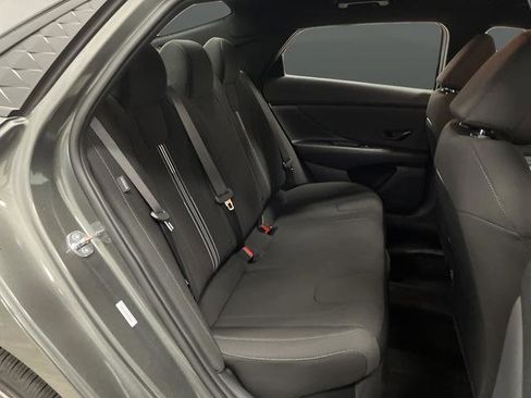 Used 2025 Hyundai Elantra SEL image 28
