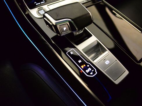 Certified 2022 Audi A8 L 3.0T image 14