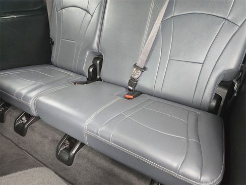 Used 2020 Buick Enclave Essence image 31