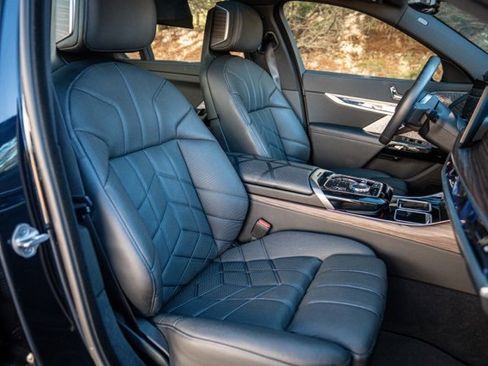 Used 2023 BMW i7 xDrive60 w/ Executive Package 2 image 37