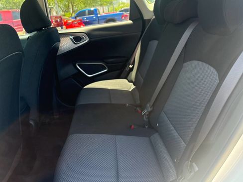 Used 2024 Kia Soul LX FWD image 5