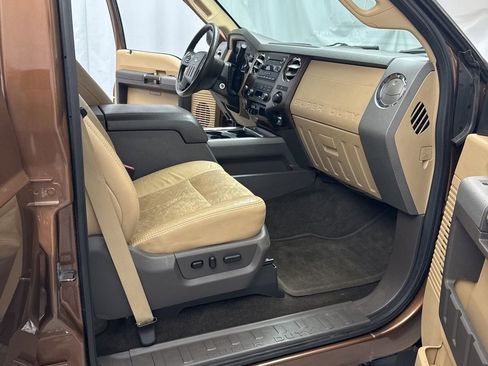 Used 2011 Ford F250 Lariat w/ Camper Pkg image 29