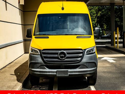 Used 2021 Mercedes-Benz Sprinter 2500 image 2