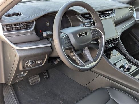 New 2025 Jeep Grand Cherokee Limited w/ Black Appearance Package image 11