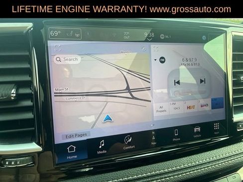 Used 2025 Chrysler Pacifica Limited FWD image 26