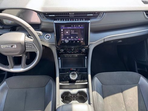 Used 2024 Jeep Grand Cherokee Altitude RWD image 11