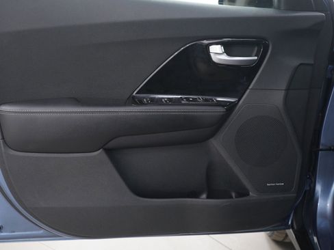 Used 2022 Kia Niro Touring Special Edition image 18