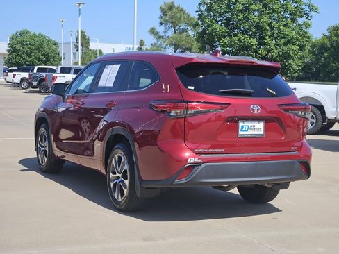 Used 2023 Toyota Highlander XLE FWD image 6