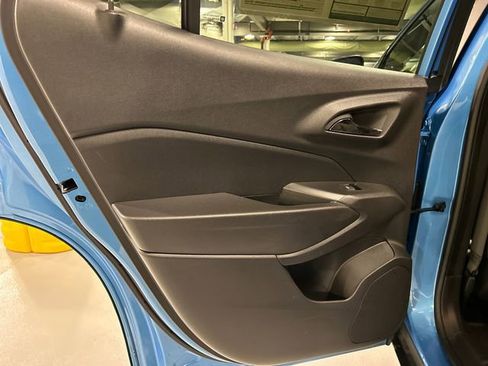 Used 2025 Chevrolet Trax RS w/ Sunroof Package image 21