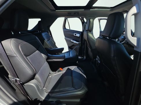 Used 2023 Ford Explorer Limited w/ Limited Technology Package AWD/4WD image 22