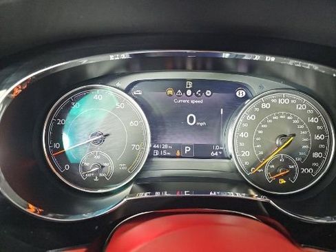 Used 2019 Bentley Bentayga image 8