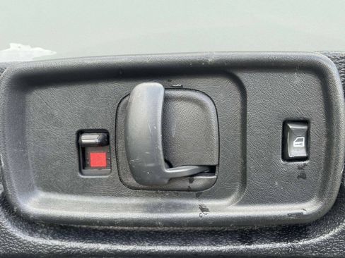 Used 2017 Chevrolet Express 2500 Extended RWD image 7