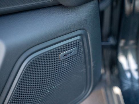 Used 2025 Porsche Macan image 11