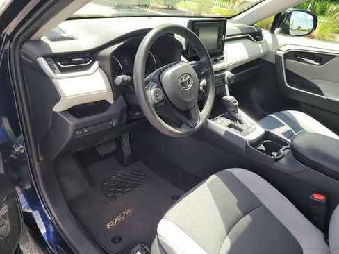 Used 2019 Toyota RAV4 XLE w/ Convenience Package FWD image 20