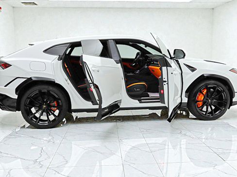 Used 2024 Lamborghini Urus S image 23