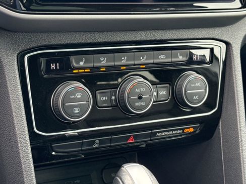 Used 2022 Volkswagen Atlas Cross Sport SE w/ Panoramic Sunroof Package image 25