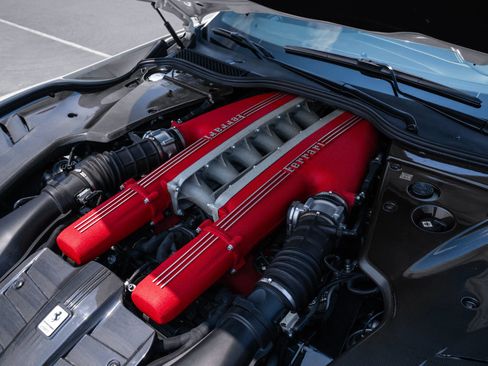 Used 2015 Ferrari F12 Berlinetta RWD image 34