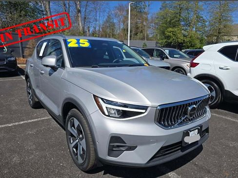 Used 2025 Volvo XC40 B5 Plus image 12