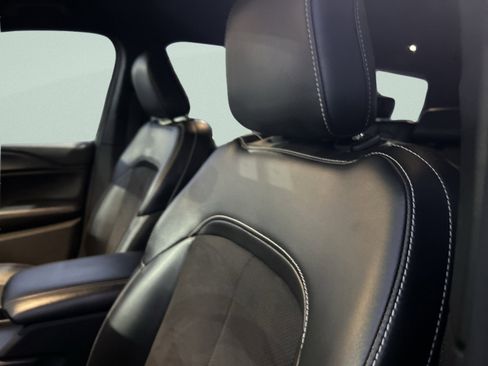 Used 2024 Jeep Grand Cherokee L Laredo image 12