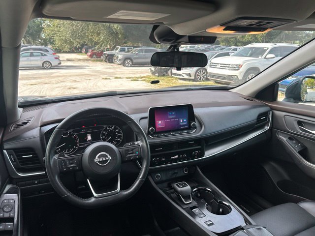 Used 2023 Nissan Rogue SV w/ SV Premium B Package FWD image 15