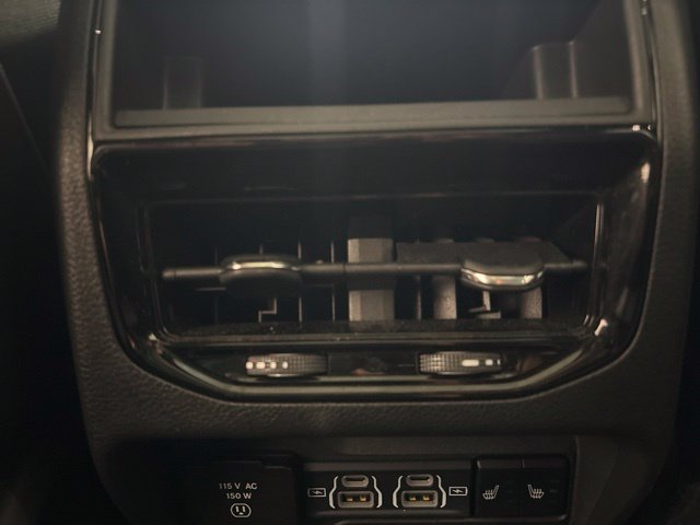 Used 2024 Jeep Grand Cherokee Limited w/ Luxury Tech Group II AWD/4WD image 36