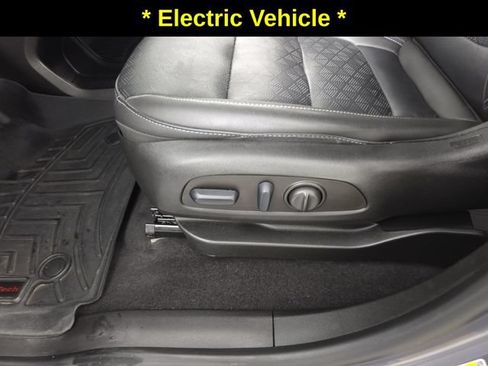 Certified 2023 Chevrolet Bolt LT FWD image 24