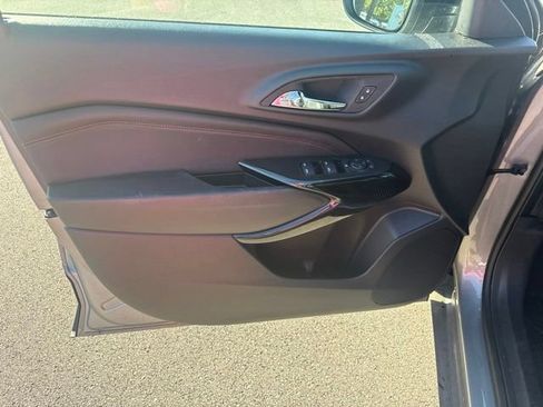 Used 2025 Chevrolet Trax RS w/ Sunroof Package FWD image 13