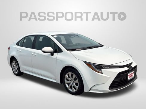 Used 2025 Toyota Corolla LE FWD image 11