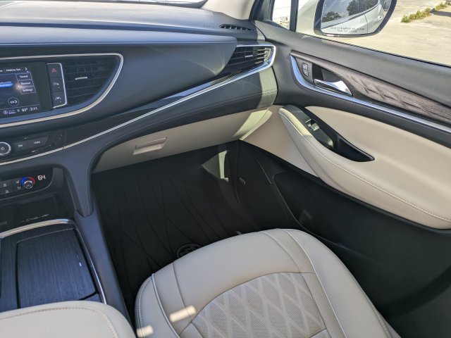 Used 2023 Buick Enclave Avenir w/ Avenir Technology Package AWD/4WD image 18
