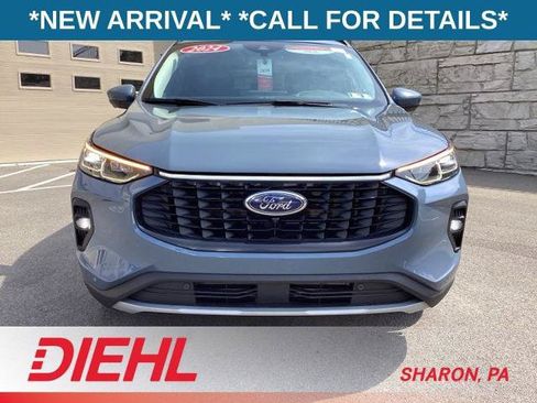 Certified 2024 Ford Escape Platinum AWD/4WD image 2