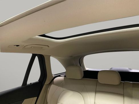 Used 2018 Mercedes-Benz GLC 300 4MATIC image 16