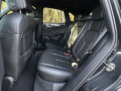 Certified 2023 Porsche Macan image 16