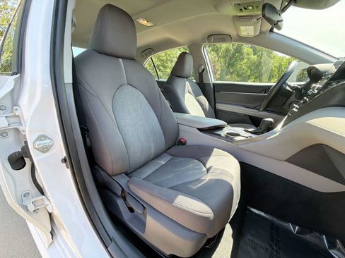 Used 2021 Toyota Camry LE FWD image 18
