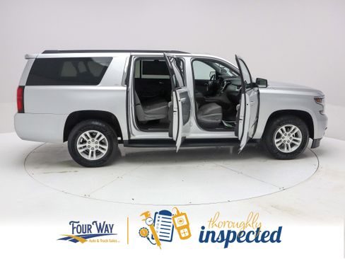 Used 2020 Chevrolet Suburban LT AWD/4WD image 3